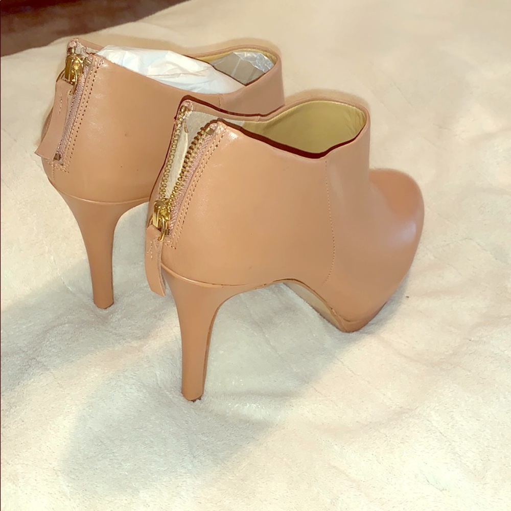 Women’s Nine West leather booties